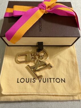 🎉FLASH SALE🎉 Louis Vuitton Bag Charm & Key Holder